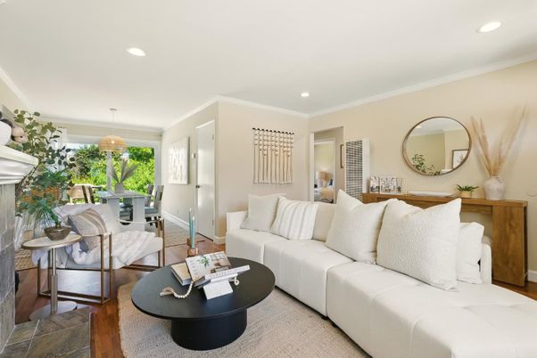 Chandelier, Dining room, Interior, Living room, Recessed Lighting, Wood Texture Flooring