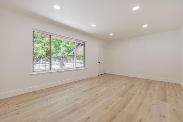 Empty room, Interior, Recessed Lighting, Wood Texture Flooring