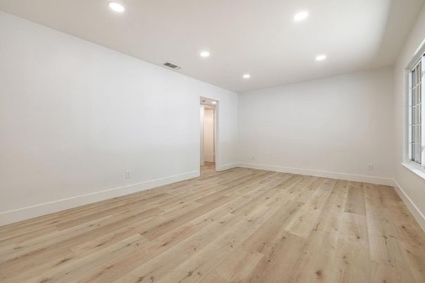 Empty room, Interior, Recessed Lighting, Wood Texture Flooring
