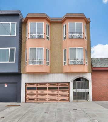 Attached, Exterior, Facade, Rowhouse
