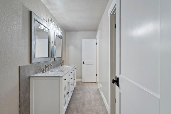 Bathroom, Dual Sink Vanities, Interior