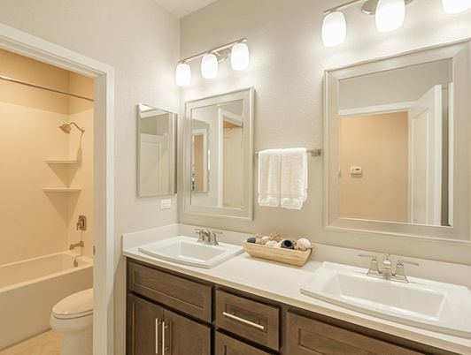 Bathroom, Dual Sink Vanities, Interior