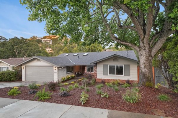 Attached, Exterior, Facade, Ranch
