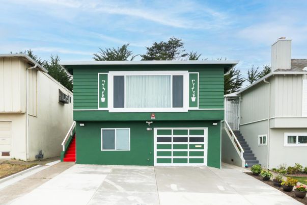 Attached, Exterior, Facade, Raised Ranch