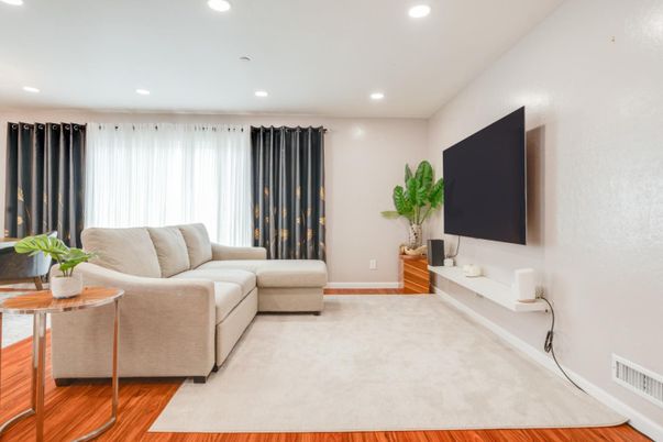 Interior, Living room, Recessed Lighting, Wood Texture Flooring