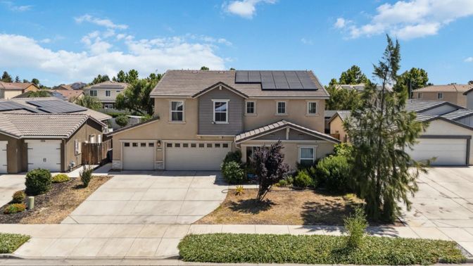 Attached, Exterior, Facade, Solar Panels, Mediterranean