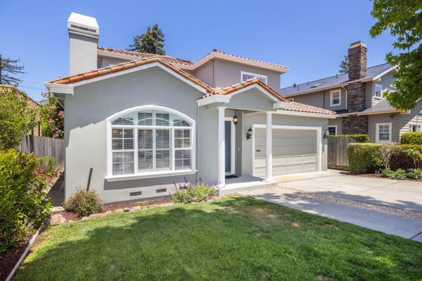 Attached, Exterior, Facade, Spanish Mediterranean