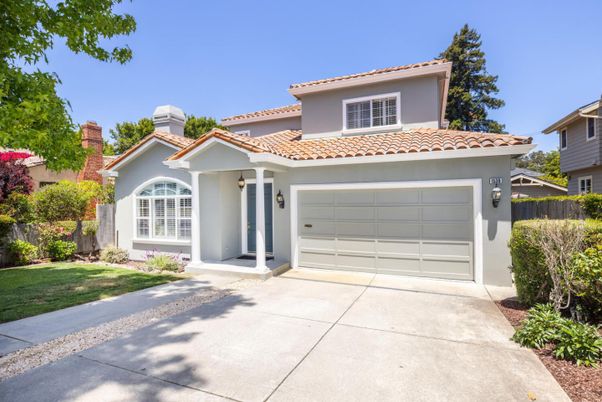 Attached, Exterior, Facade, Mediterranean