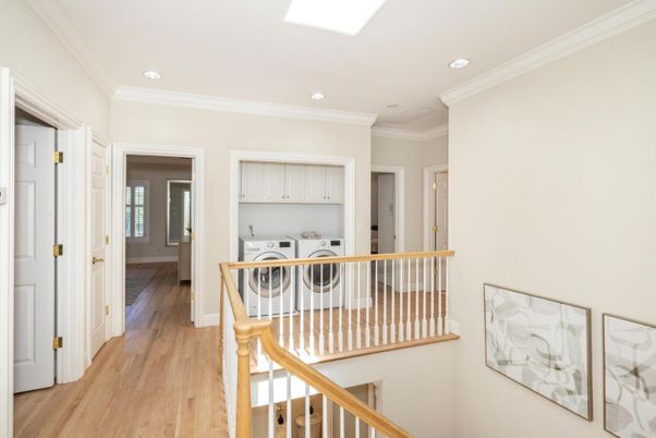 Interior, Recessed Lighting, Washer, Wood Texture Flooring