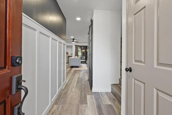 Interior, Recessed Lighting, Wood Texture Flooring