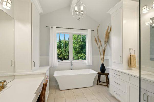 Bathroom, Free Standing Baths, Interior, Pendant Lights