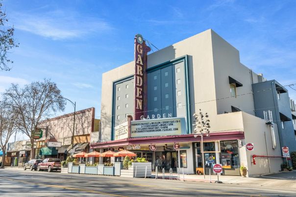 Exterior, Facade, Modern
