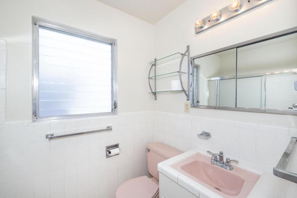Bathroom, Interior, Tile Countertops