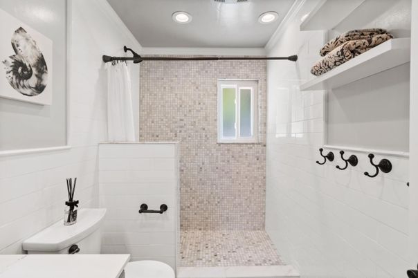 Bathroom, Interior, Recessed Lighting