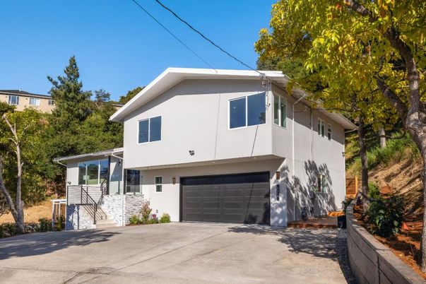 Attached, Exterior, Facade, Modern
