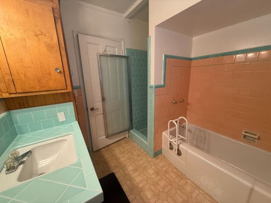 Bathroom, Interior, Tile Countertops