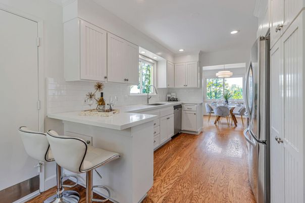 Dining room, Interior, Kitchen, Pendant Lights, Recessed Lighting, Wood Texture Flooring