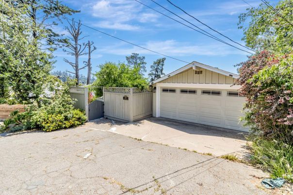 Detached Garage, Exterior