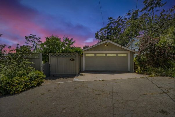 Detached Garage, Exterior