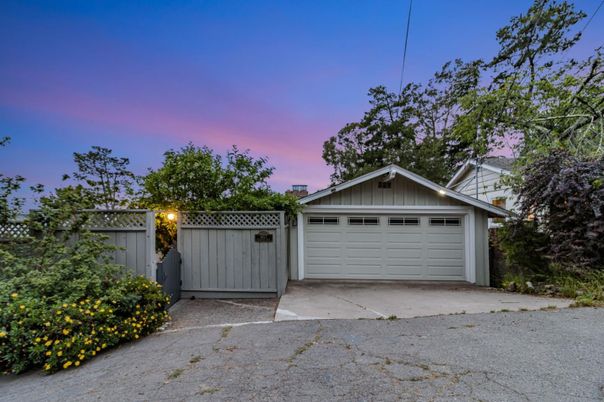 Detached Garage, Exterior