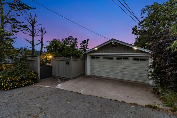 Detached Garage, Exterior