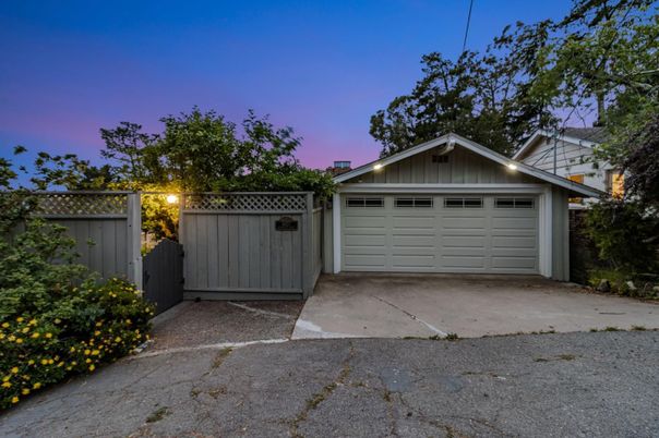 Detached Garage, Exterior
