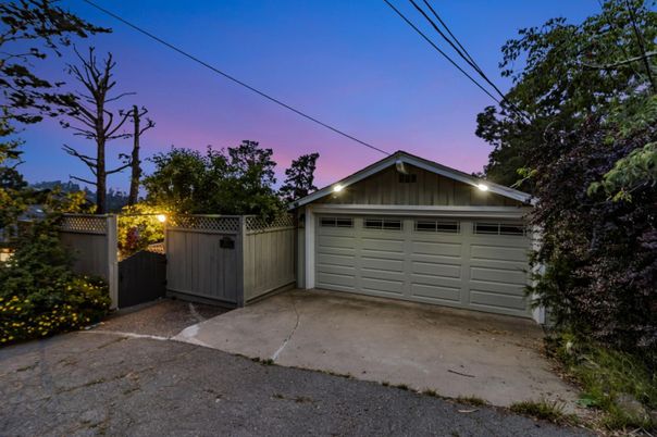 Detached Garage, Exterior