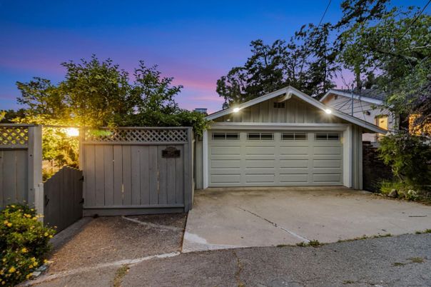 Detached Garage, Exterior