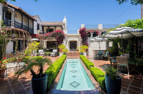Exterior, Pool