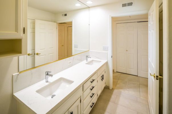 Bathroom, Dual Sink Vanities, Interior, Recessed Lighting