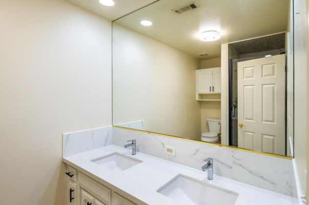 Bathroom, Interior, Recessed Lighting