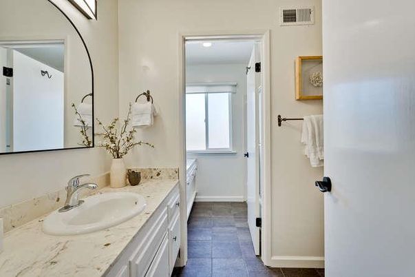 Bathroom, Interior, Recessed Lighting