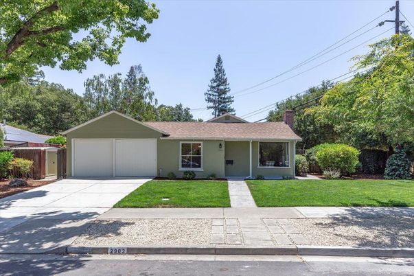 Attached, Exterior, Facade, Ranch