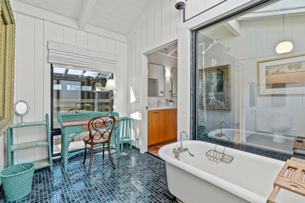 Bathroom, Free Standing Baths, Glass Shower, Interior, Pendant Lights