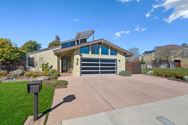 Attached, Exterior, Facade, Modern