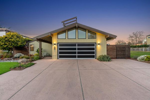 Attached, Exterior, Facade, Modern