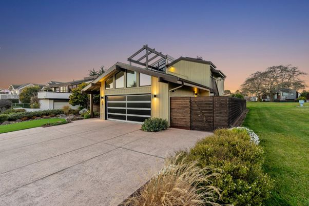 Attached, Backyard, Exterior, Facade, Modern