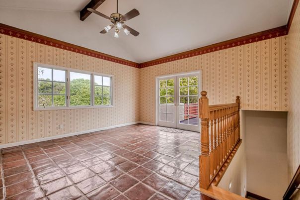 Empty room, Interior, Wooden Beams