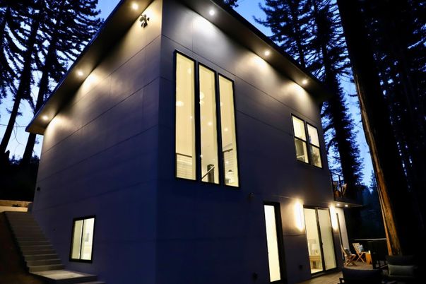 Exterior, Facade, Modern