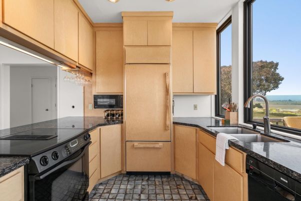 Interior, Kitchen, Recessed Lighting, Water
