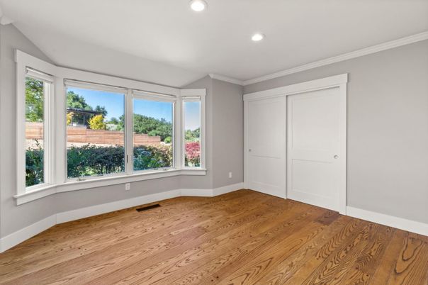 Empty room, Interior, Recessed Lighting, Wood Texture Flooring