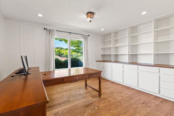 Home Office, Interior, Recessed Lighting, Wood Texture Flooring