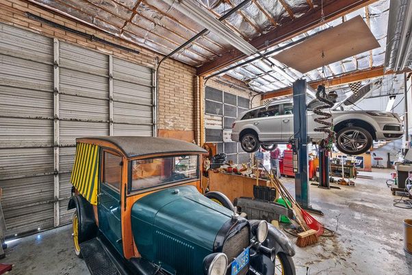 Garage, Interior