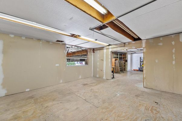 Garage, Interior