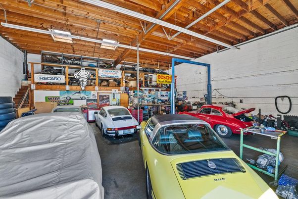 Garage, Interior, Wooden Beams
