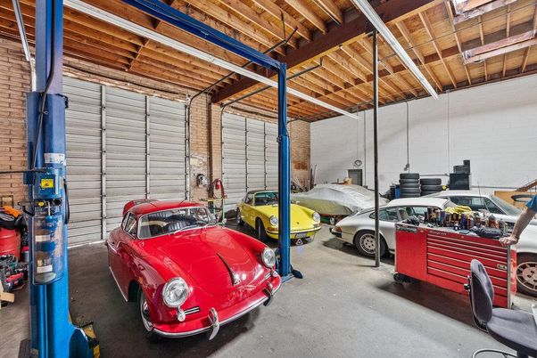 Garage, Interior, Wooden Beams