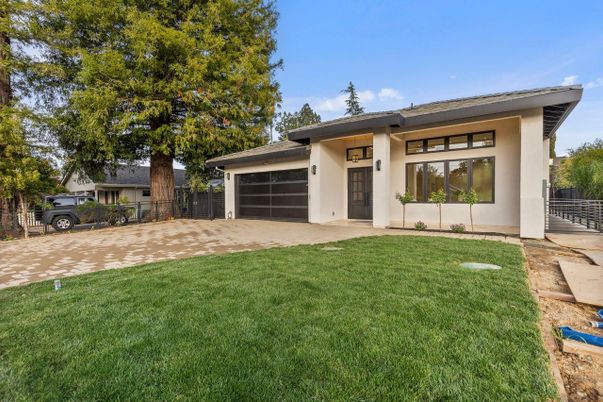 Attached, Backyard, Exterior, Facade, Modern