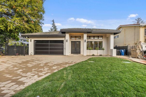 Attached, Backyard, Exterior, Facade, Modern