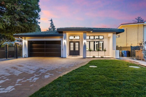Attached, Backyard, Exterior, Facade, Modern