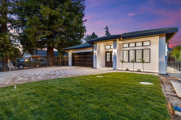 Attached, Backyard, Exterior, Facade, Modern